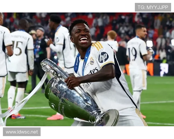 维尼修斯突破与过人能力解析：左路爆破为何难以限制