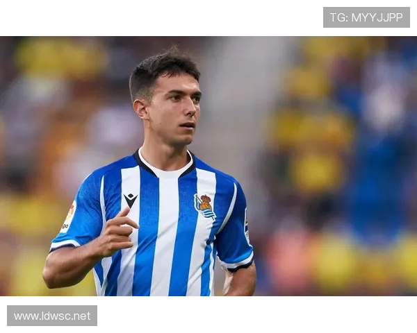 祖布门迪与布斯克茨：经典后腰模板与现代版本对比分析