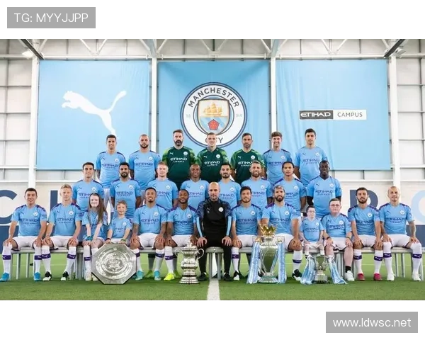 英超强强对话：奥纳纳的中场影响力