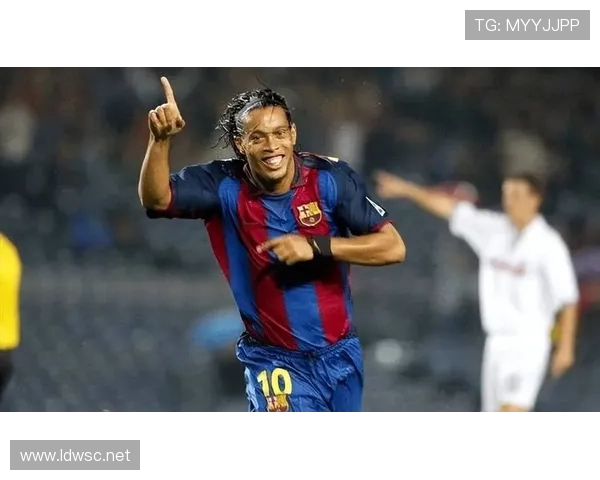 看到罗纳尔迪尼奥那张派对照，我的银行卡都想跟我离婚