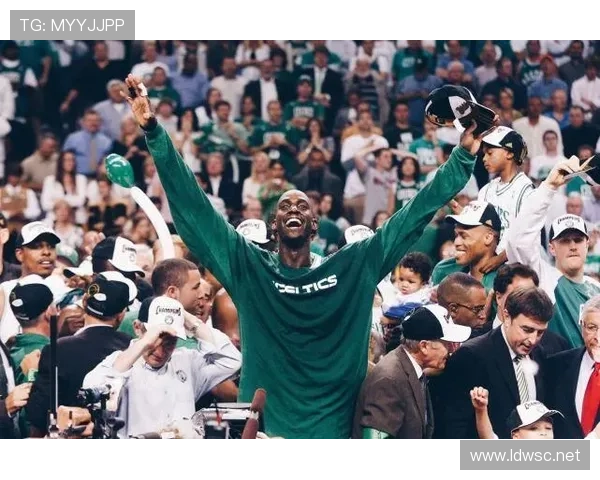 加内特挡拆制造内线优势 提升球队防守反击效率