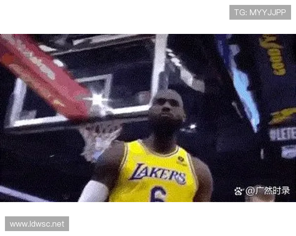 詹姆斯高效背打拉开空间，助攻次数明显提升球队进攻节奏